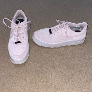 Nike Air Force 1 sage low color barely rose